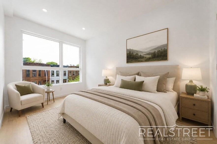 Building Photo - 2 Bed/ 2 Bath Penthouse Private roof deck
