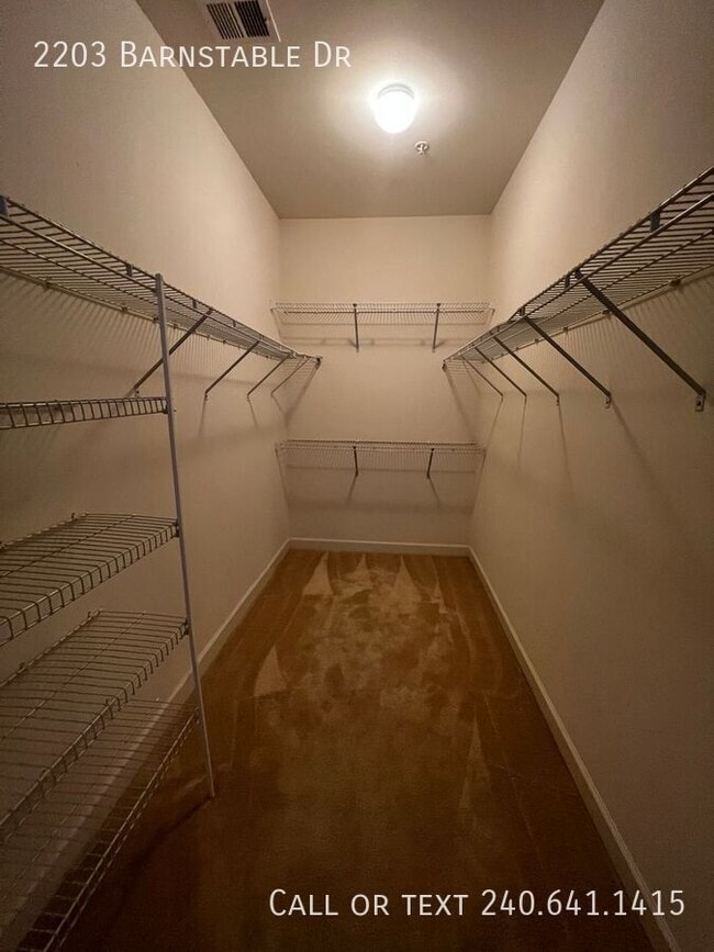 Building Photo - 2203 Barnstable Dr