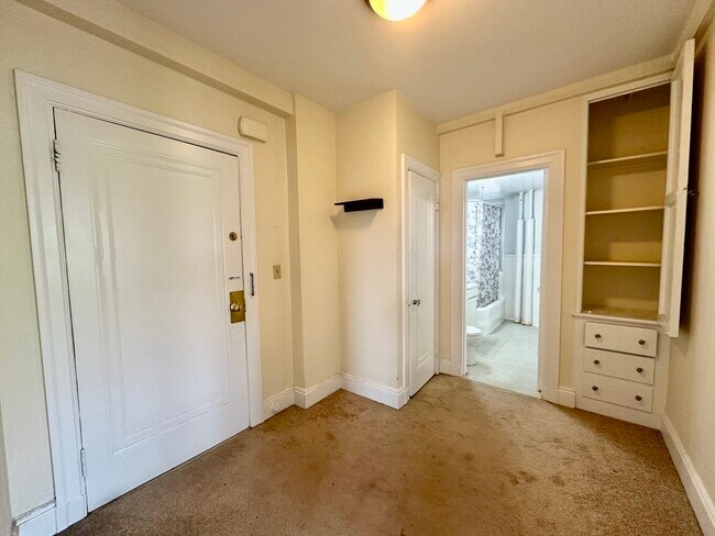 Building Photo - 1401 Beacon St