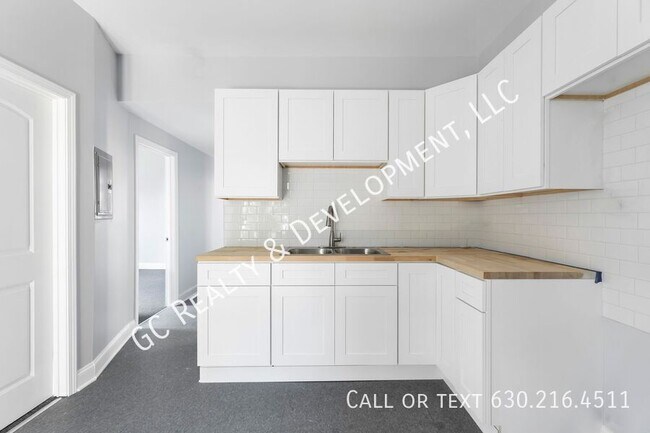Building Photo - 6433 S Vernon Ave