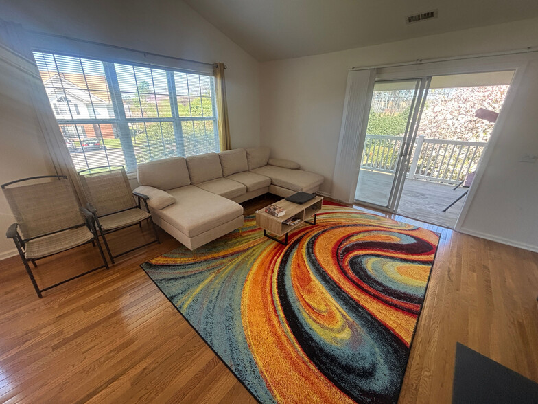Building Photo - Room in Condo on Chenille Dr