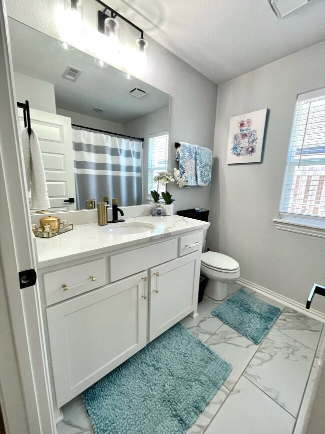 Building Photo - 2014 W Chandler Ave