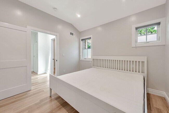 Building Photo - 1545 Laurel Pl