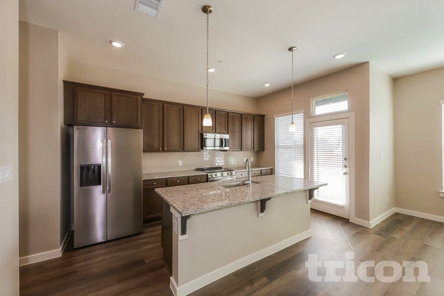 Building Photo - 5420 Sandstone Dr