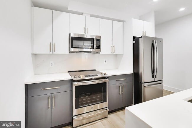 Building Photo - 4411 1/2 Illinois Ave NW Unit UNIT B