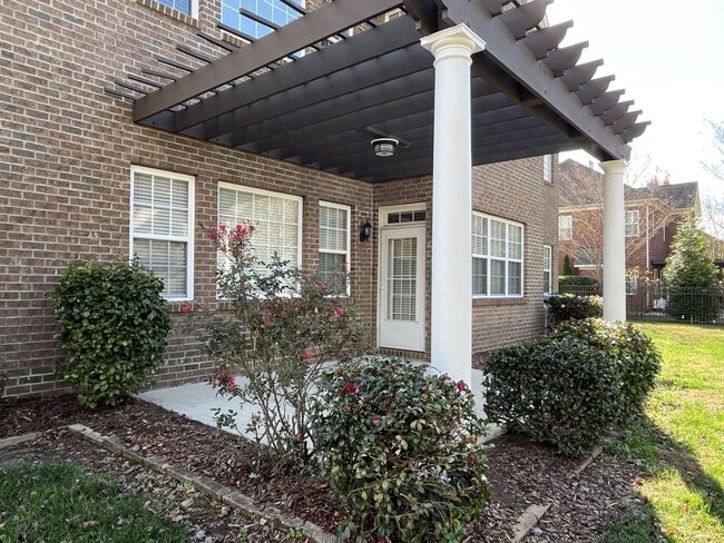 Building Photo - Stunning 6 Bedroom home in South Charlotte...