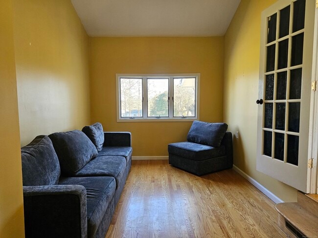 Building Photo - 11 Brookfield Dr