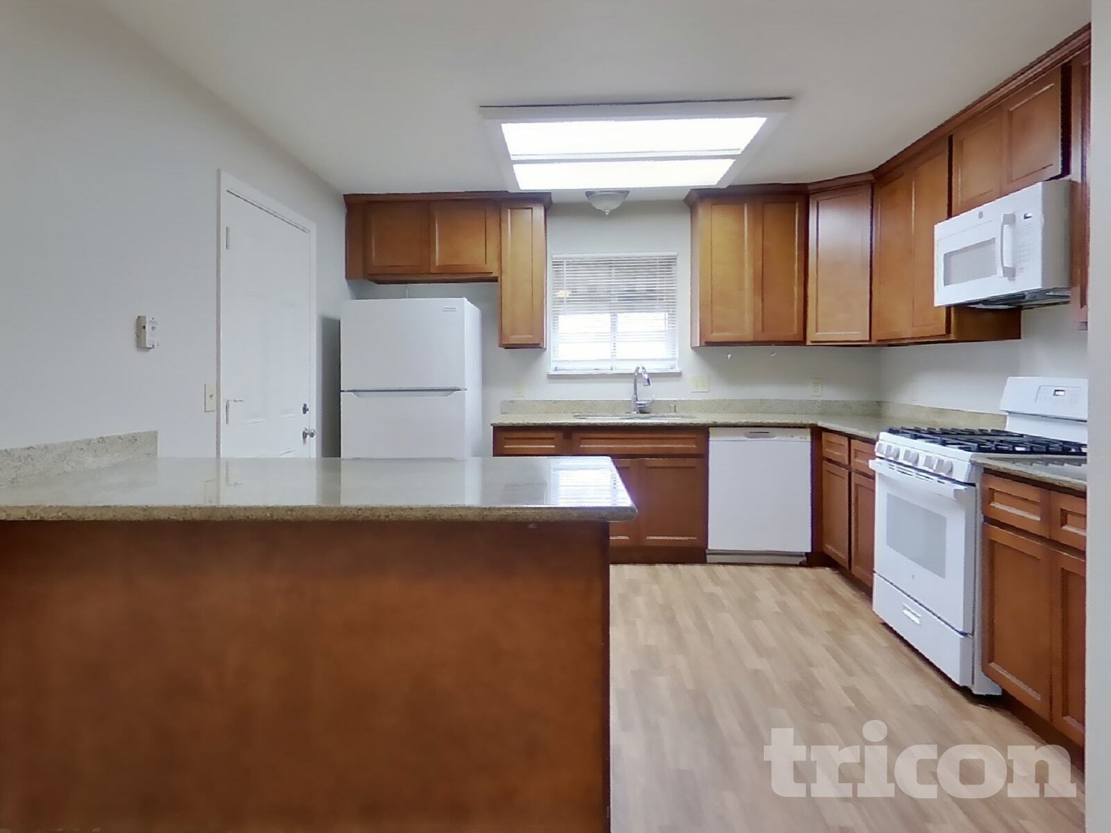 Building Photo - 619 E 24th St