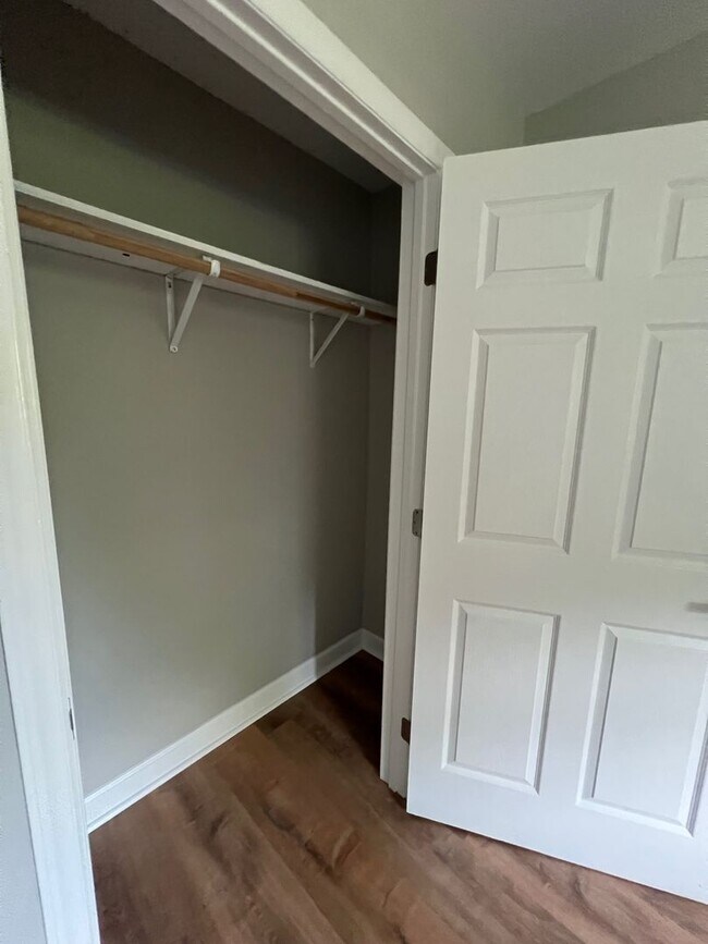 Building Photo - 2 Bedroom/1.5 Bath Townhouse Kingsport TN