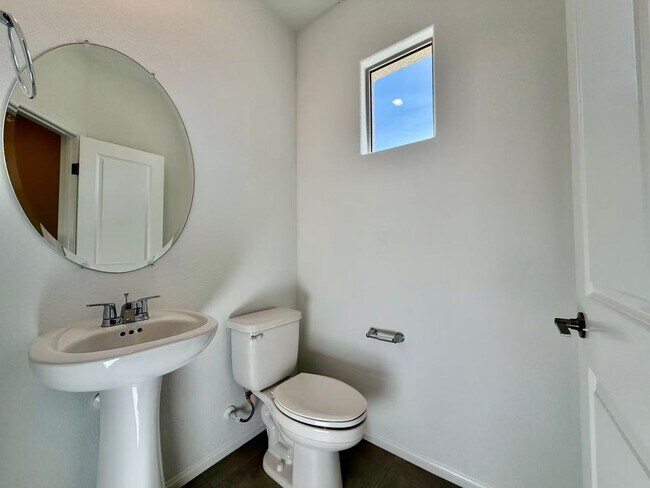 Building Photo - 5956 S Miller Ln