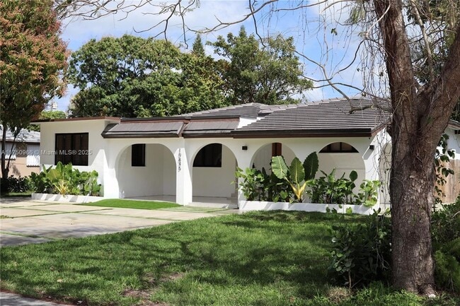 Building Photo - 10845 Peachtree Dr