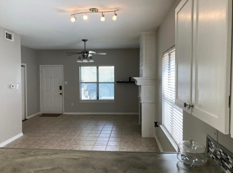 Building Photo - 5131 Butter Creek Ln