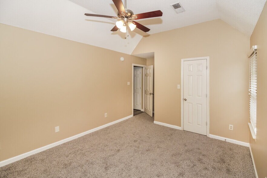 Building Photo - 1604 Marie Rd