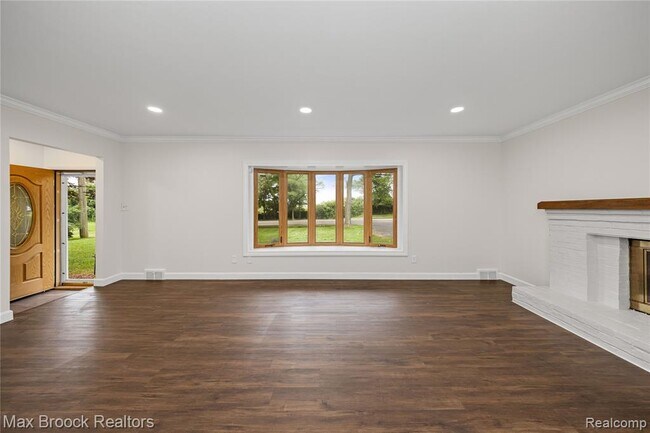 Building Photo - 6695 Lahser Rd