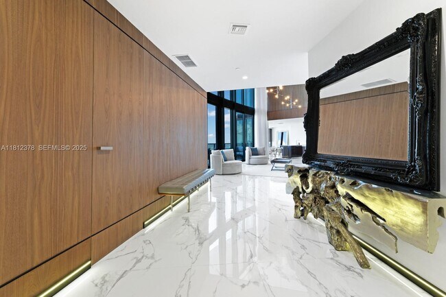 Building Photo - 18555 Collins Ave