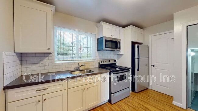 Building Photo - 2377 Downer Ave