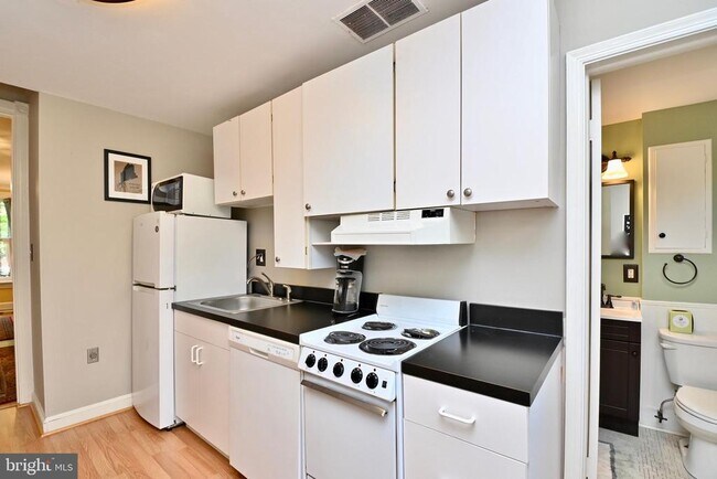 Building Photo - 639 Massachusetts Ave NE
