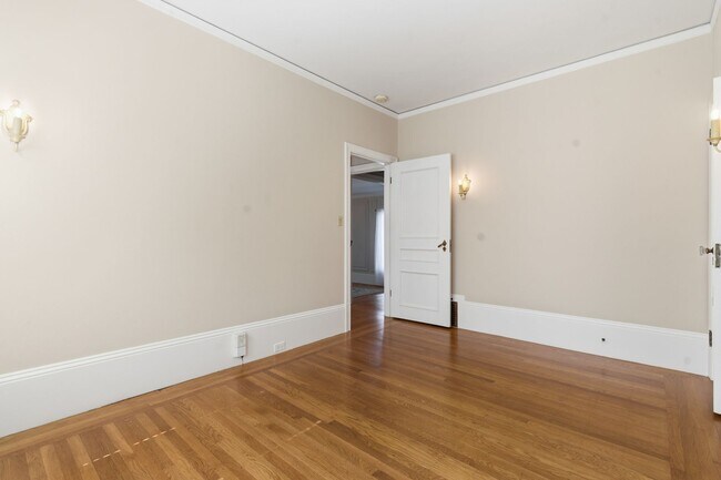 Building Photo - 501-503 Mandana Blvd