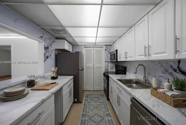 Building Photo - 200 Lakeview Dr