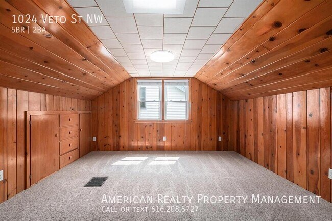 Building Photo - 1024 Veto St NW