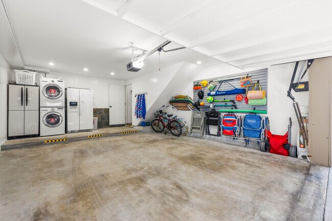 Building Photo - 727 Seacoast Dr