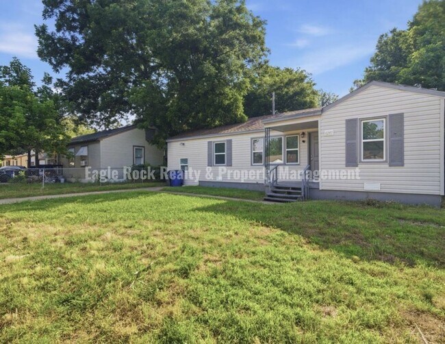 Building Photo - 4341 N Iroquois Ave