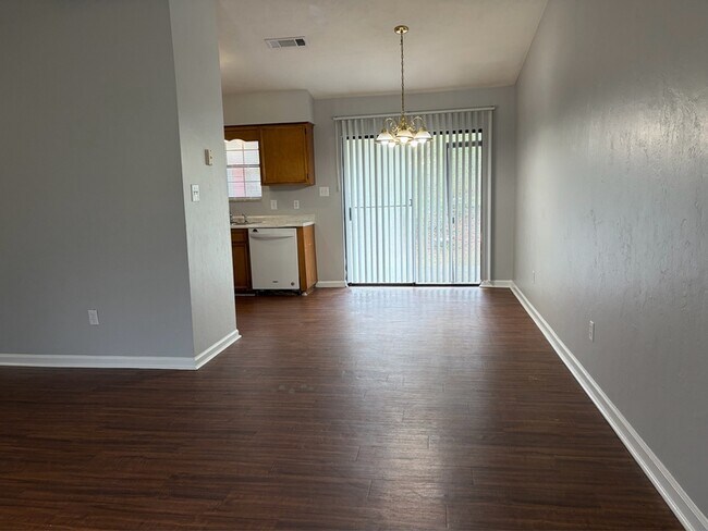 Building Photo - 753 Livingston Ct