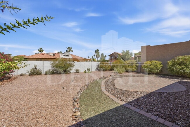 Building Photo - 10602 E Elmhurst Dr