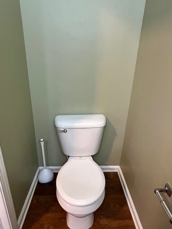 Building Photo - Beautiful 2 Story, 4 Bedroom, with a Full ...