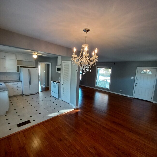 Building Photo - 353 Irvington Dr