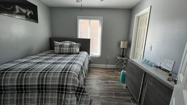 Building Photo - 4516 NW Alsace Ave