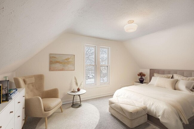 Building Photo - 84 Isabel St W