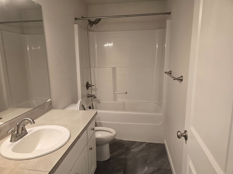 Building Photo - 173 N 7th Ave