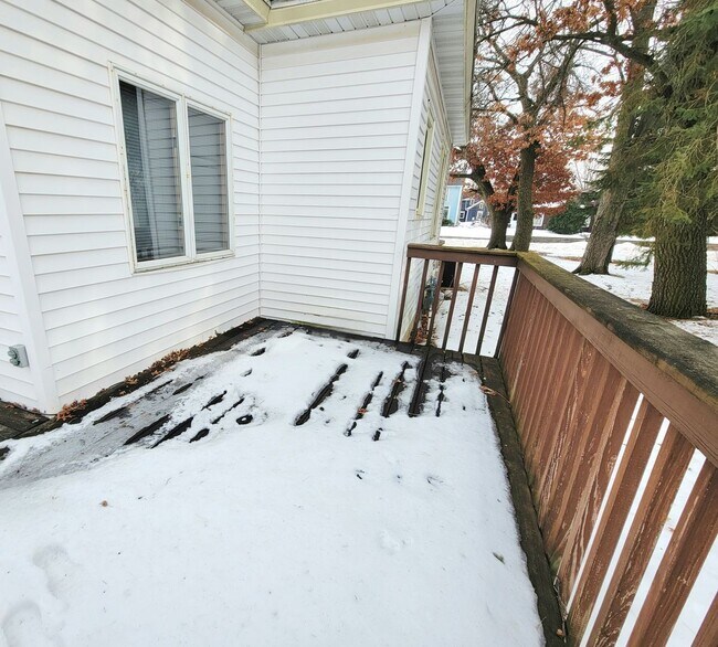 Building Photo - 322 1/2-316-312 W Columbia St