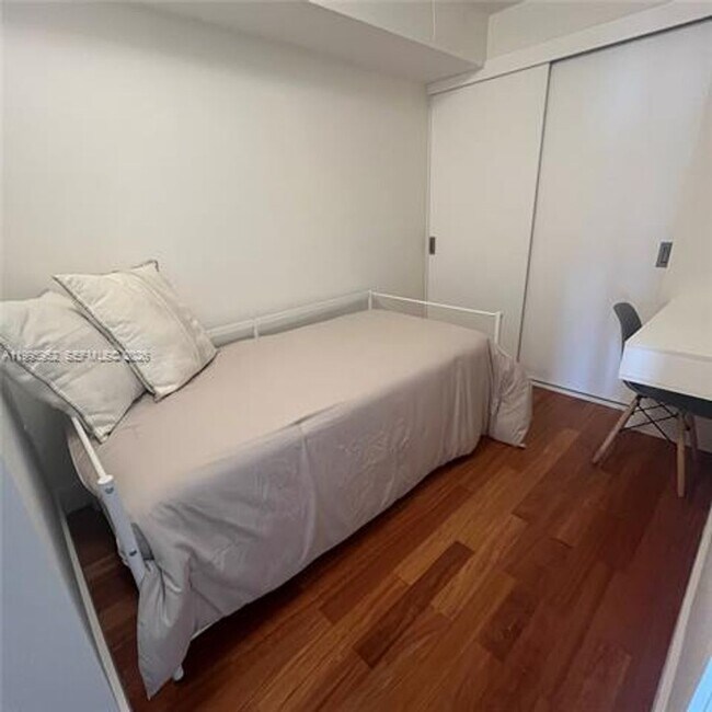 Building Photo - 881 Ocean Dr