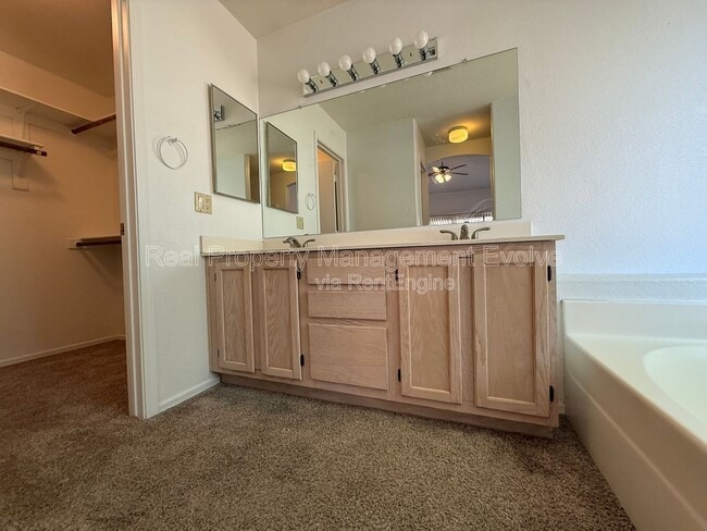 Building Photo - 4260 E Rosemonte Dr