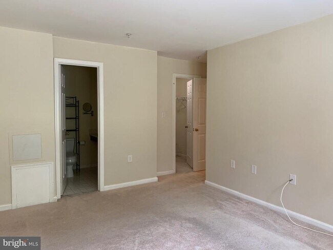 Building Photo - 800 Amber Tree Ct