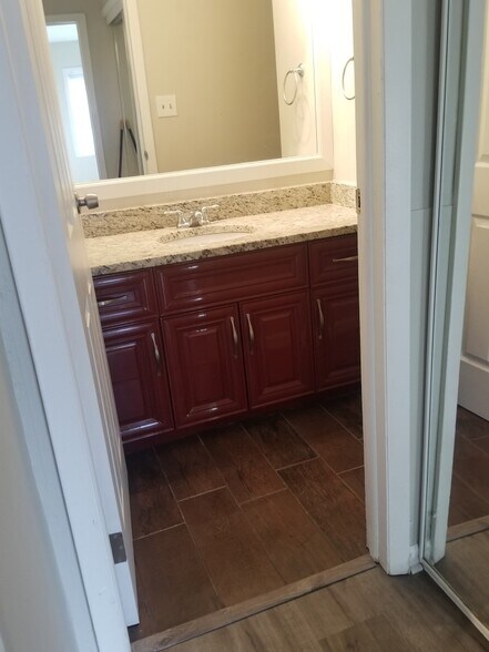 Building Photo - 872 Winesap Ct