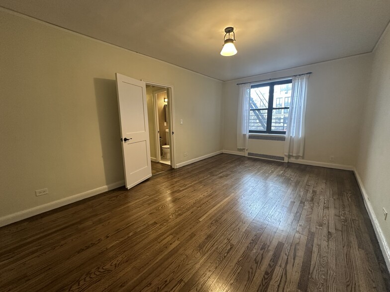 Building Photo - 9876 Queens Blvd