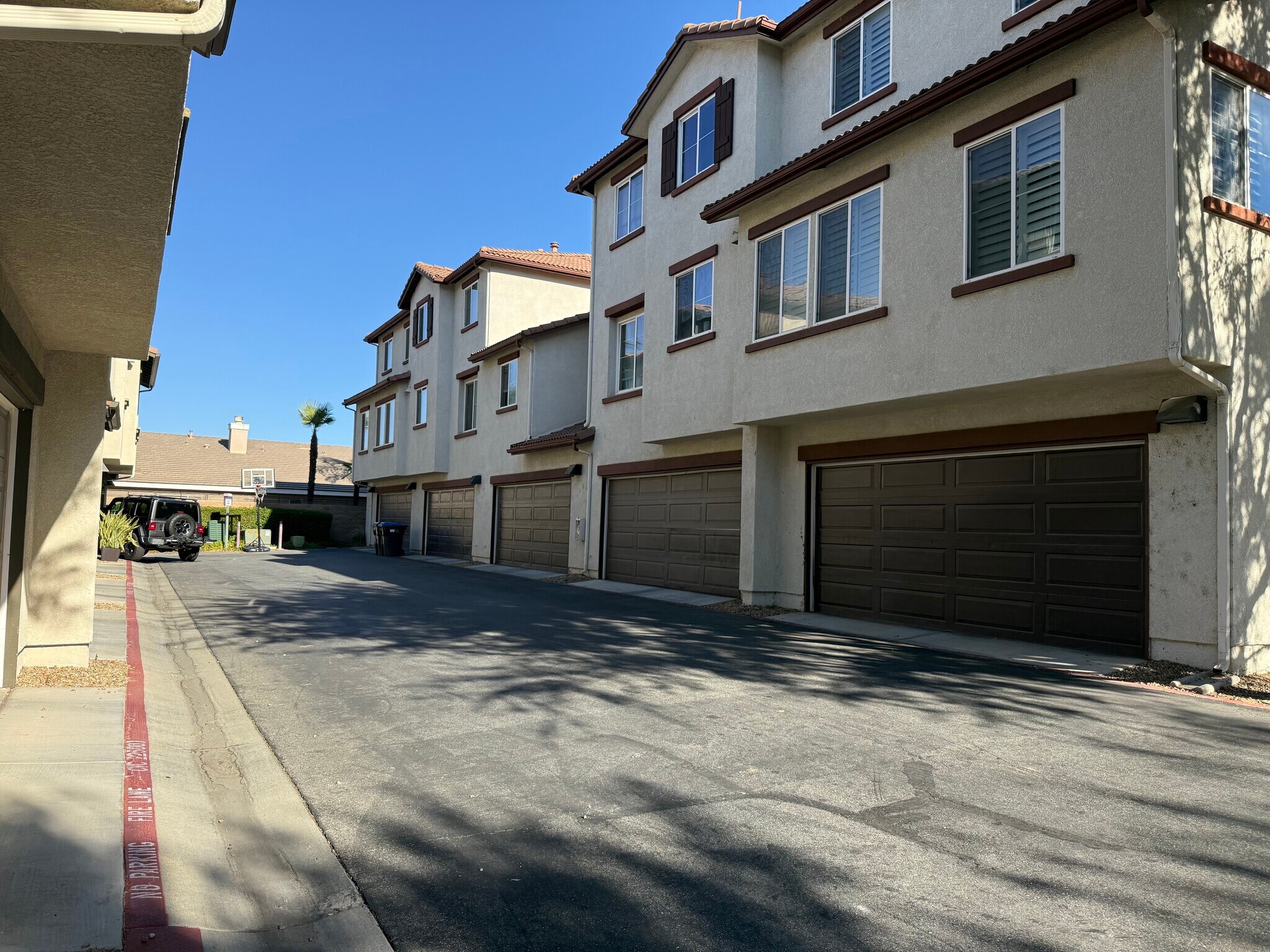 Attached Garage - 33710 Willow Haven Ln
