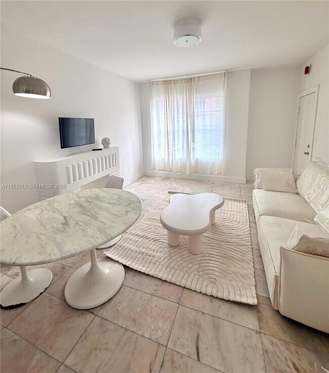 Building Photo - 801 8th St