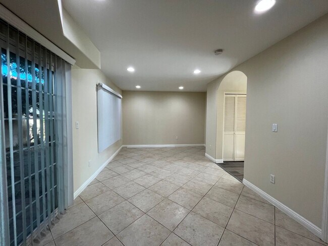 Building Photo - Upgraded 3+2.5 end unit w/attached garage ...