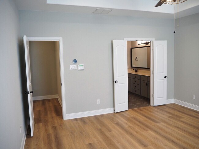 Building Photo - 4129 S Broadway Ave