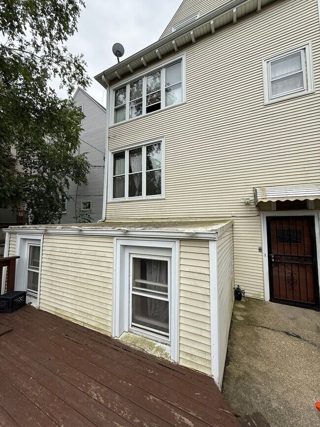 Building Photo - 2448 W Gunnison St