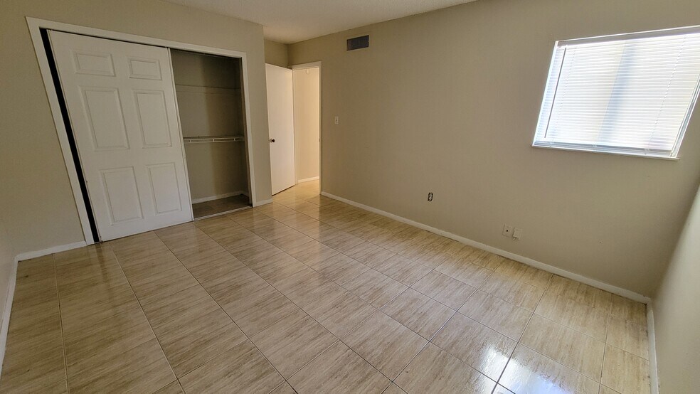 Building Photo - 261 Scottsdale Sq