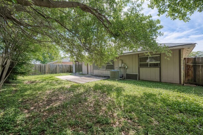 Building Photo - 19510 Westhaven Dr