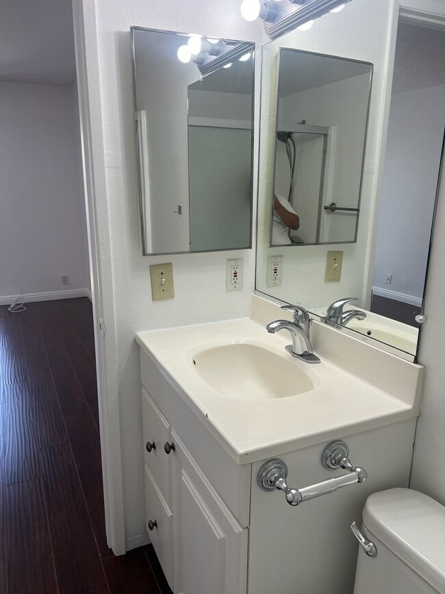 Building Photo - $3850 / 3br - Condo 3 beds 2 baths (West LA)