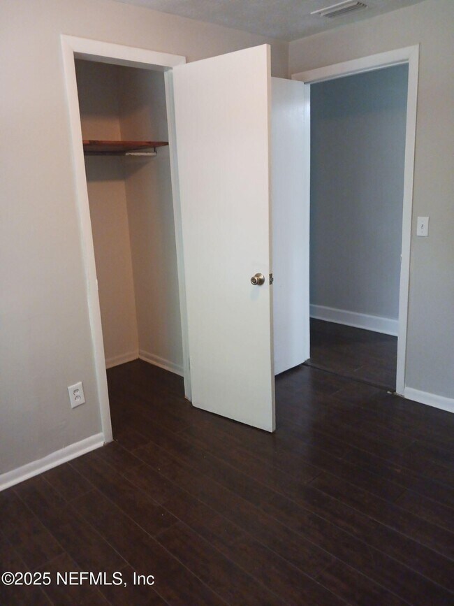 Building Photo - 2755 Sunny Acres Dr N