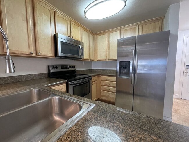 Building Photo - ***$500 off of 1st months rent***Beautiful...