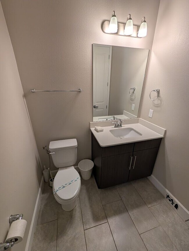 Building Photo - Beautiful Executive 4 Bed 3 Bath Home in Davenport!